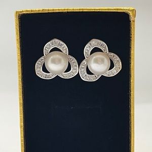 Authentic Freshwater pearl flower stud earrings